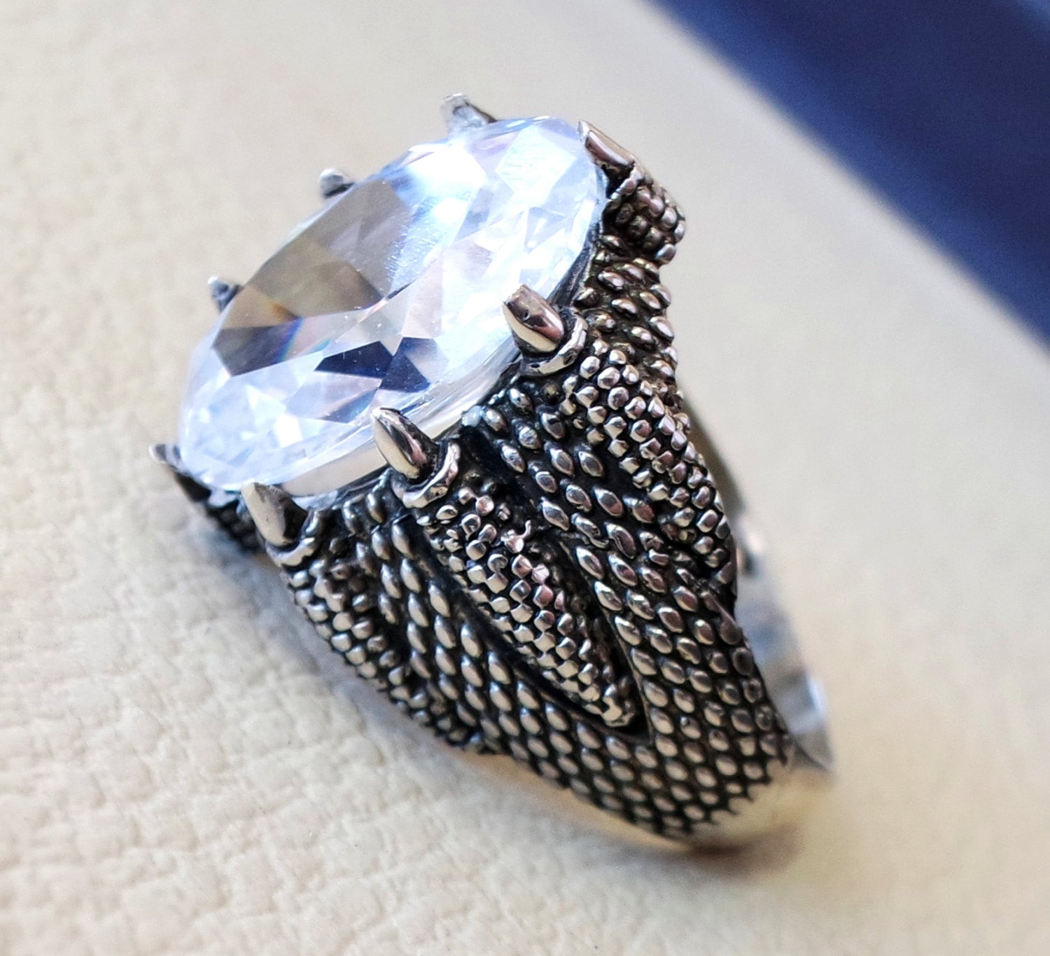 الماس الاصطناعية الحجر جوده عاليه اللون الأبيض مكعب الزركون ضخمه الرجال مخلب خاتم الفضة الإسترليني 925 اي حجم المجوهرات الحيوانية الشحن مجانا