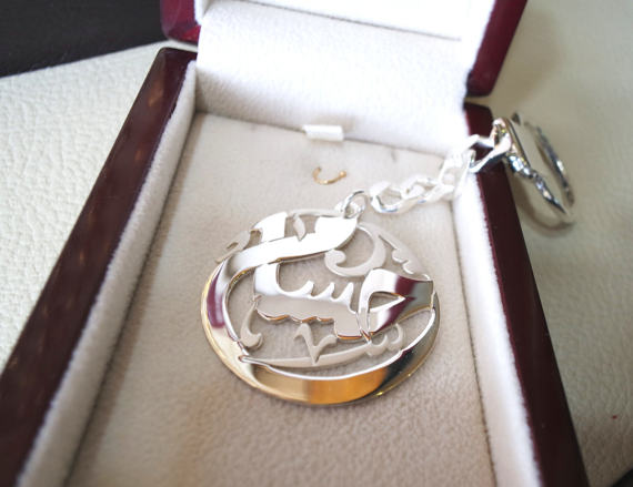 Schwere Schlüsselkette ein oder zwei Namen Arabisch gemacht, um maßgeschneiderte Sterling Silber 925 hochwertiges Polieren große Größe Birne Form اسماء عربي