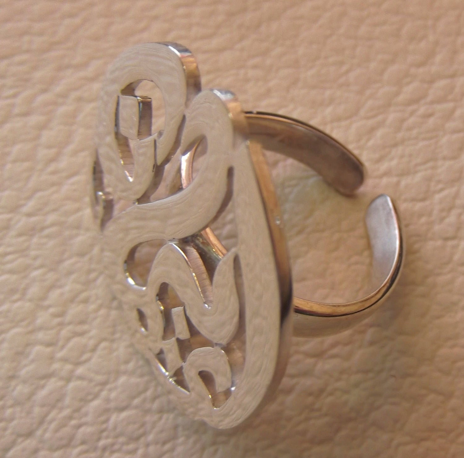 arabischer benutzerdefinierter Kalligraphie Name runder Ring Sterling Silber 925 entwickelt, um alle Größen passen hohe Qualität und hohe Polier-Schmuck