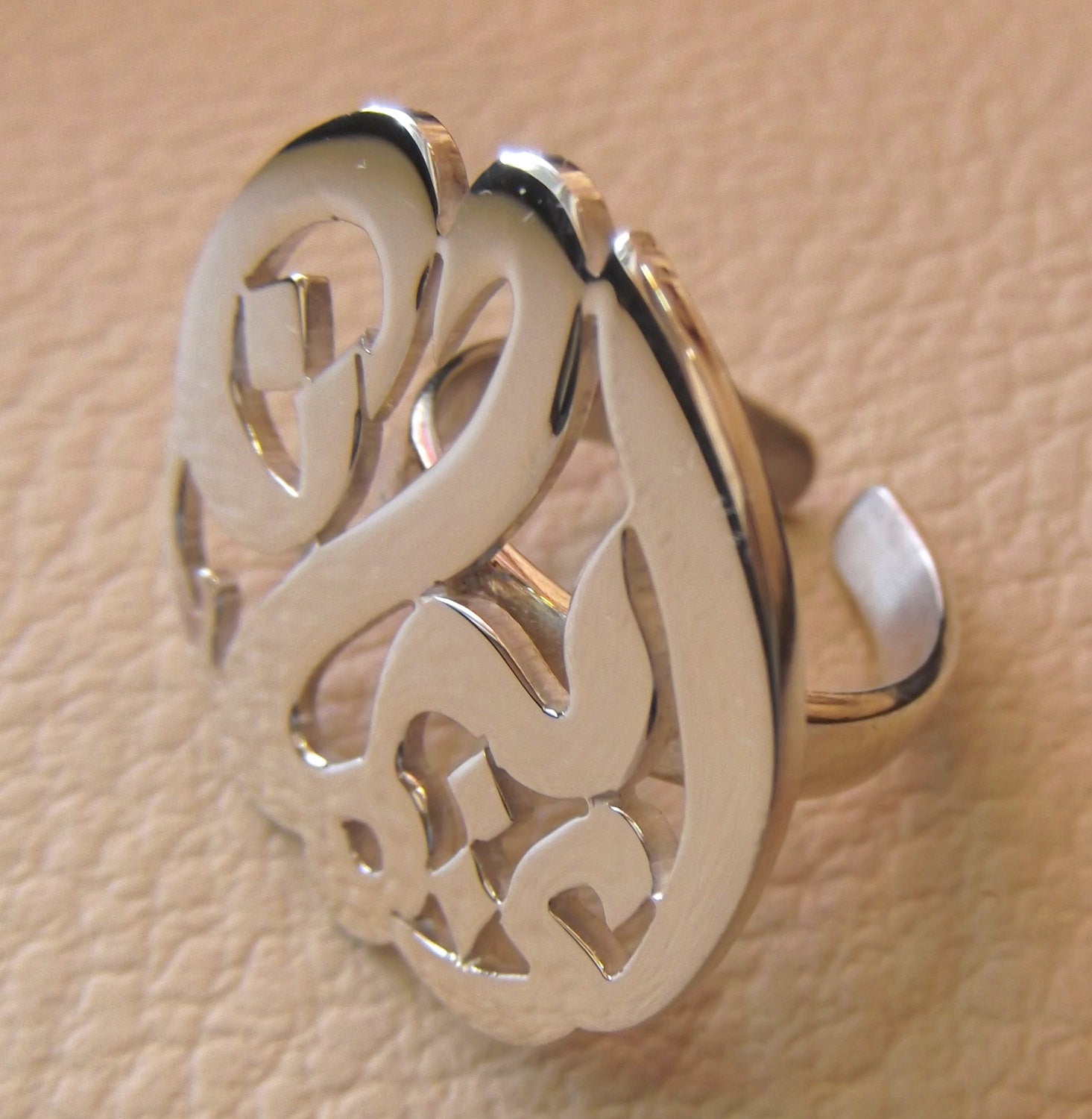 arabischer benutzerdefinierter Kalligraphie Name runder Ring Sterling Silber 925 entwickelt, um alle Größen passen hohe Qualität und hohe Polier-Schmuck