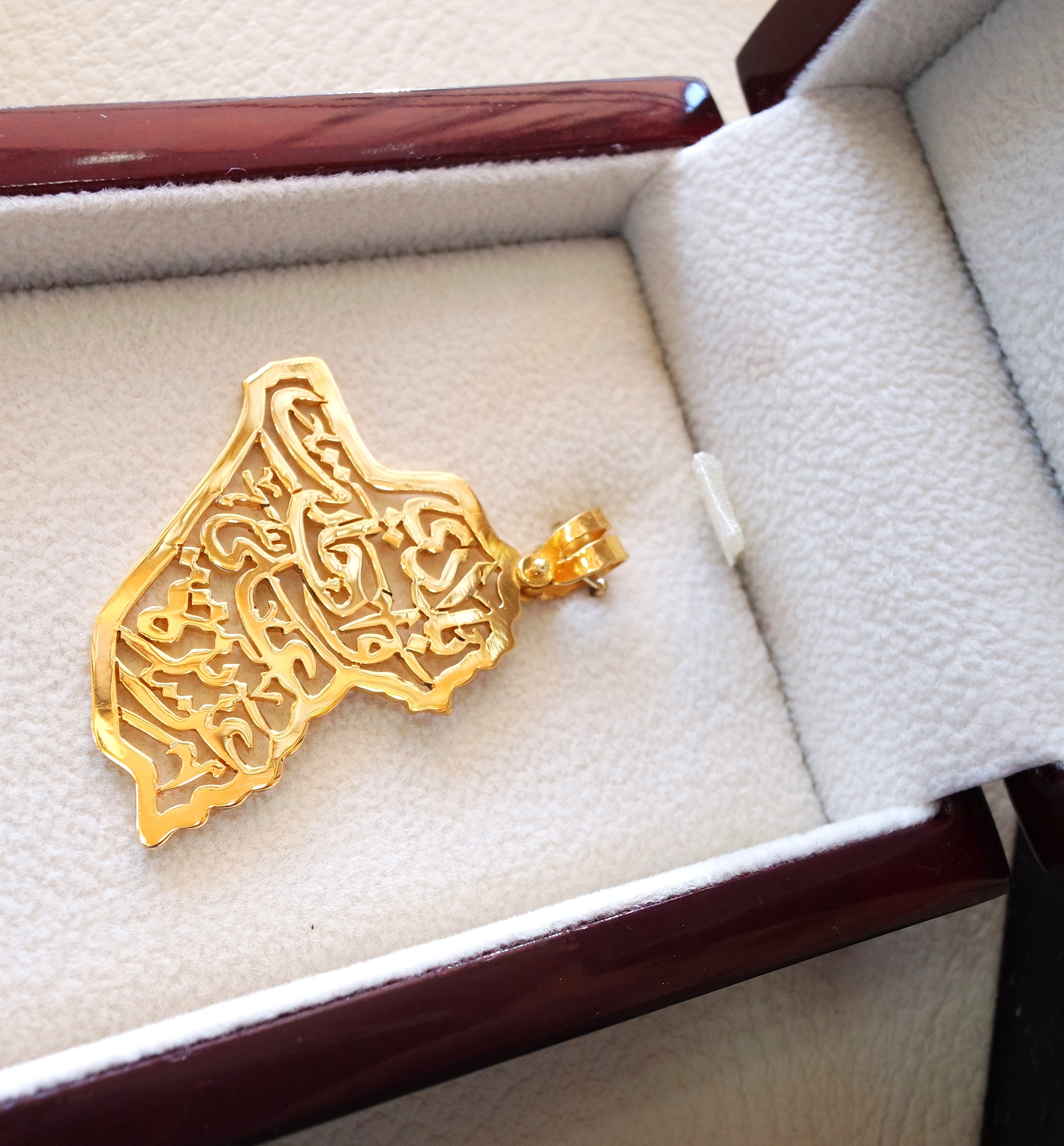 Iraq with frame map pendant with famous poem verse gold 21 k high quality jewelry arabic fast shipping خارطة العراق