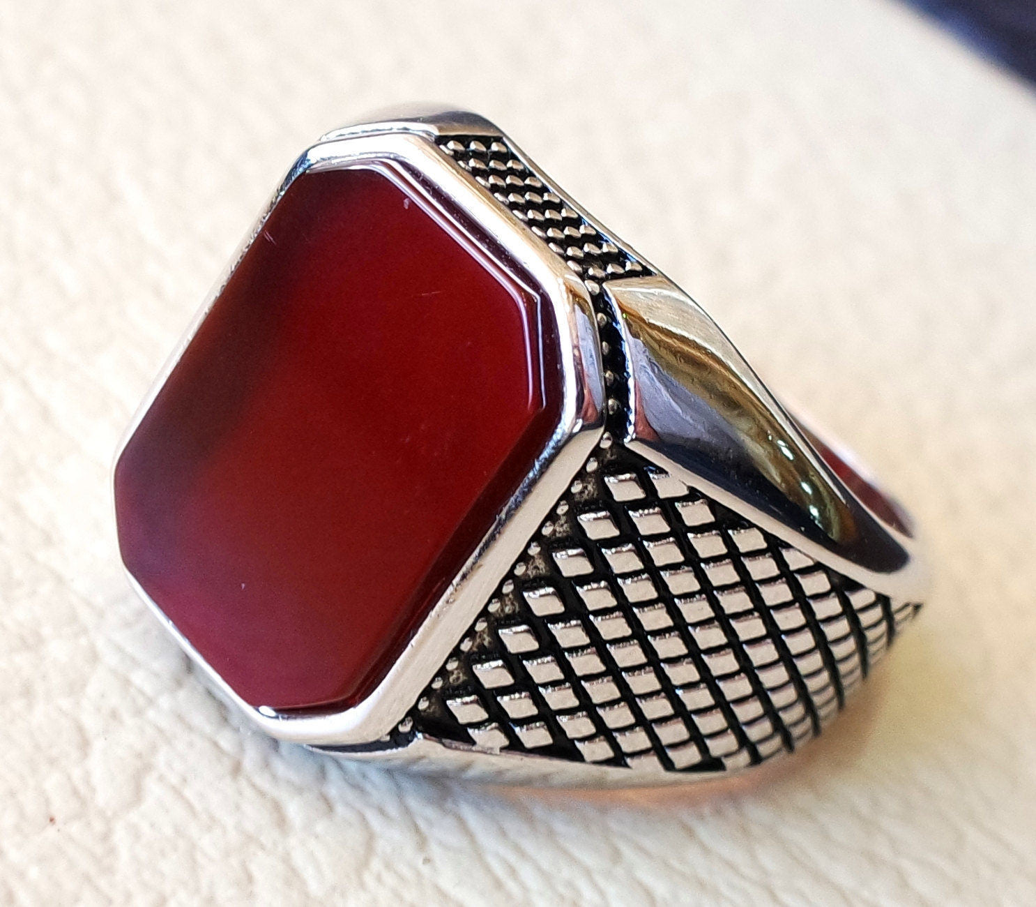 Bague rouge top homme