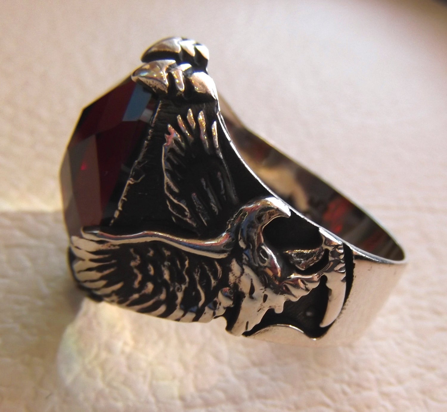 Eagle Man Ring sterling silver 925 ovale rubis imitation rouge facettes Pierre de cristal toutes les tailles bijoux GEM