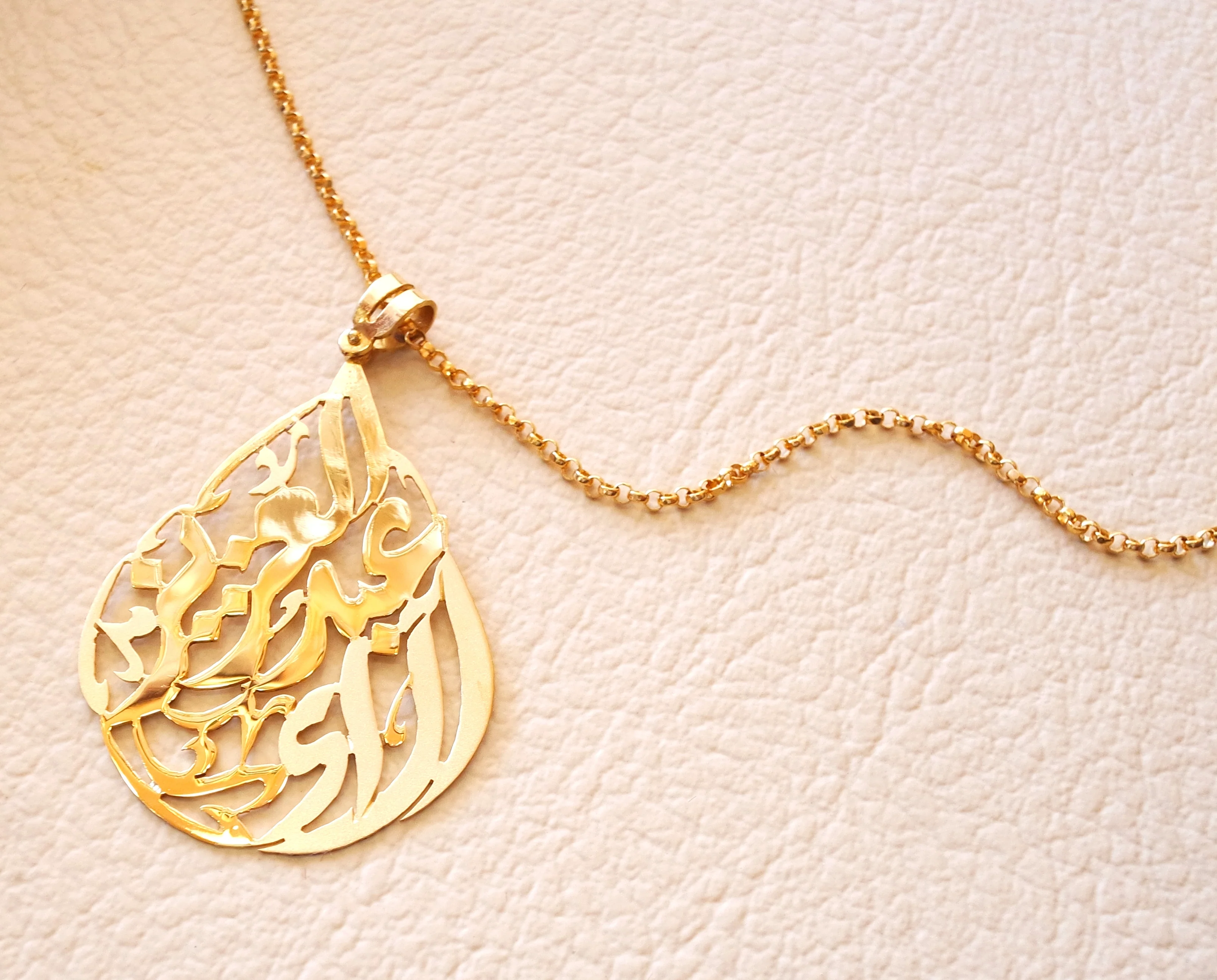 personalized customized 2 names 18 k gold arabic calligraphy pendant with chain pear , round rectangular or any shape fine jewelry